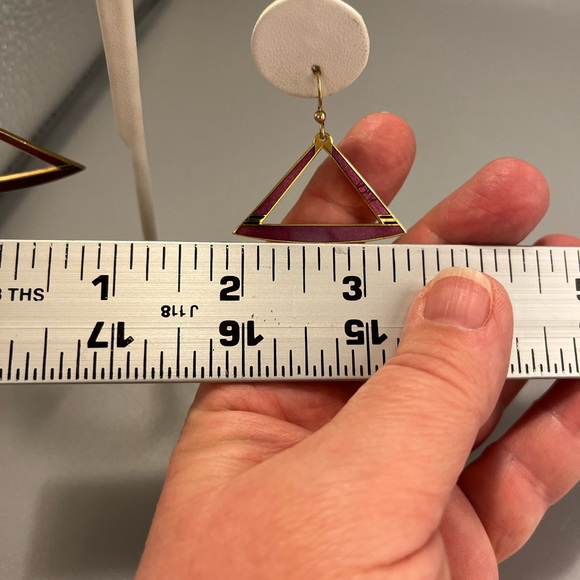 Pair of vintage, Isle of Skye, triangle shaped Earrings for pierced ears. - Picture 8 of 12